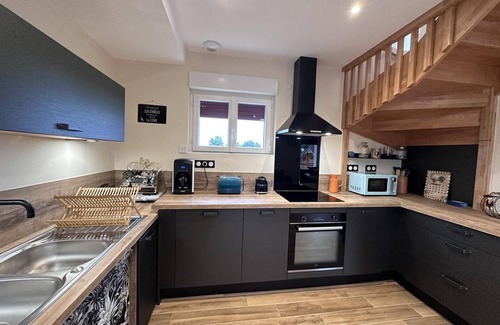 Saint-Leon Cottage | "Cosy Cottage with Spa, Game Room, and Farm Views - Ideal for Outdoor Activities"
