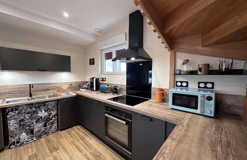 Saint-Leon Cottage | "Cosy Cottage with Spa, Game Room, and Farm Views - Ideal for Outdoor Activities"