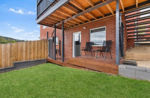 Lindisfarne Apartment | Cosy Cottesloe - Mount Wellington View - Free Parking - Free WIFI