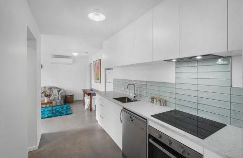 Lindisfarne Apartment | Cosy Cottesloe - Mount Wellington View - Free Parking - Free WIFI