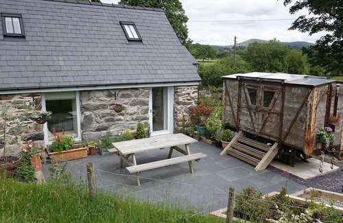 Bala Apartment | Cosy detached guest annexe in Bala