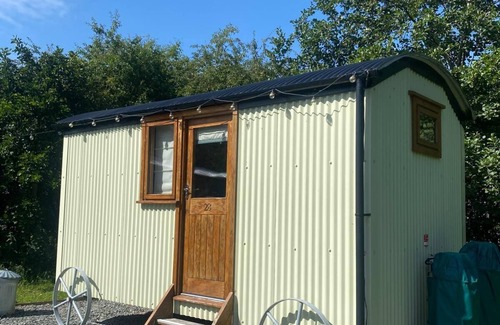 Higher Walton Cabin | Cosy en suite shepherd hut on the grounds of Historic building Samlesbury Hall