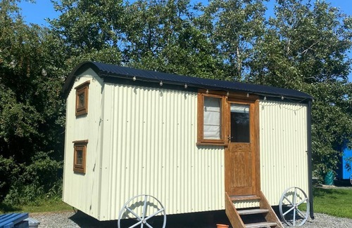 Higher Walton Cabin | Cosy en suite shepherd hut on the grounds of Historic building Samlesbury Hall