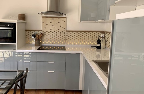 Ventabren Apartment | Cosy flat - charming T2 private garden in the countryside. very quiet and bright