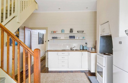 Glebe Cottage | Cosy Glebe Cottage Stroll to Central Hobart