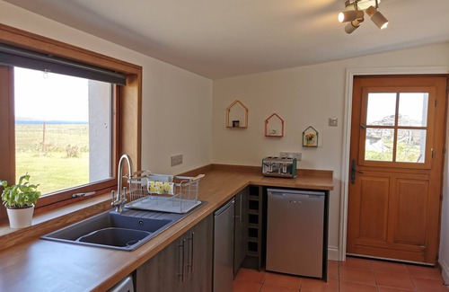 Canisbay Cottage | Cosy Highland retreat with countryside and sea views.