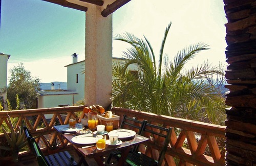 Nechite House | Cosy house in a complex with gardens and swimming pool.
