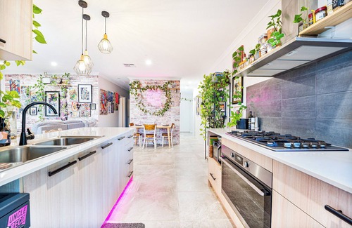 Beechboro House | Cosy Luxe bedroom in Beechboro - 12km from Perth Airport