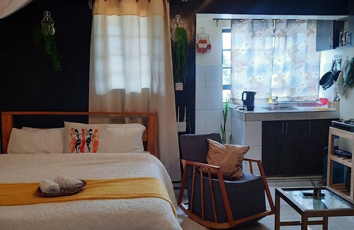 Kakamega House | Cosy midtown studio apartment 5 mins from CBD -The Bee Hive