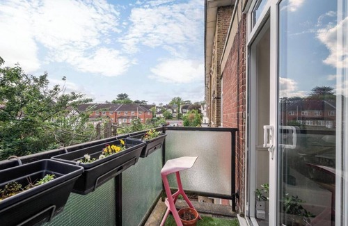 Copers Cope Apartment | Cosy One-Bedroom Flat in Bromley