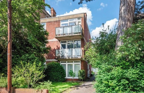 Copers Cope Apartment | Cosy One-Bedroom Flat in Bromley
