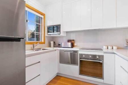 Hobart Central Business District House | Cosy renovated 2 bed villa in superb location