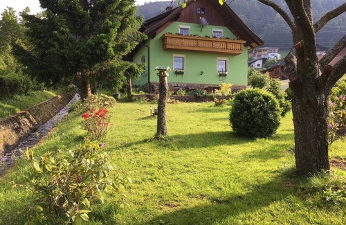 Gortschach Apartment | Cosy Retreat with Lake and Mountain Views