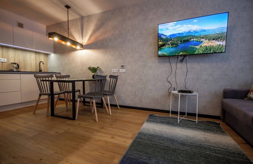 City Centre Apartment | Cosy Studio Apt in City Center with the Air-con and balcony