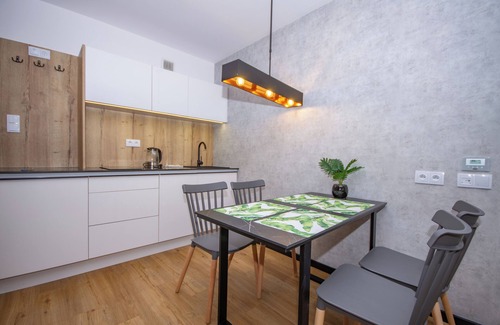 City Centre Apartment | Cosy Studio Apt in City Center with the Air-con and balcony