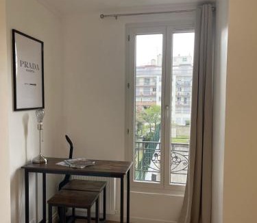 Republique–Point-du-Jour Apartment | Cosy Studio - near Paris