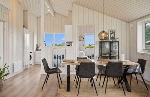Strøby Ladeplads House | Cosy summerhouse near the waterfront
