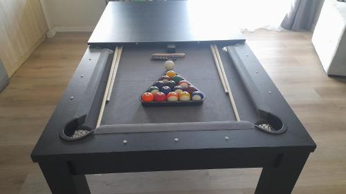 Sainte-Clotilde Centre Apartment | Cosy T3 Oiseau de Paradis Billard Balnéothérapie proche aéroport et centre-ville