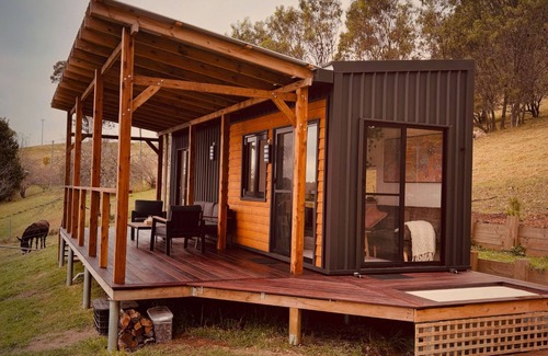 Nethercote Cabin | Cosy Tiny Home Immersed in Nature