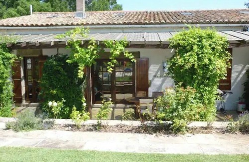 Chenac-Saint-Seurin-d'Uzet Cottage | Cottage/Gîte 4 pers. with heated swimming pool near beaches
