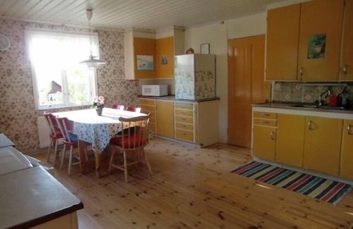 Saffle House | COTTAGE 100 M FROM LAKE VÄNERN*