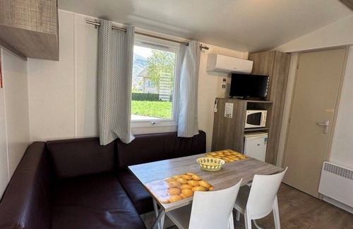 Leuk House | Cottage 2 Mobilhome 2 Zimmer Unterkunft für 2 Erwachsene + 1 Kind auf Ecksofa