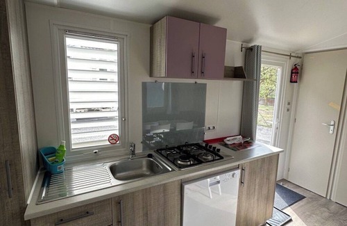 Leuk House | Cottage 2 Mobilhome 2 Zimmer Unterkunft für 2 Erwachsene + 1 Kind auf Ecksofa