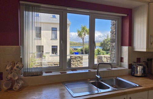 Cleggan Cottage | Cottage 322 - Cleggan - sleeps 8 guests in 4 bedrooms