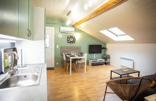 Meussia House | Cottage 4pers center of Jura between lakes and mountains. Wifi/Spa.