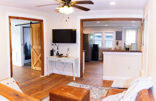 Catawba Cottage | Cottage, Axe Throwing, Fire Pit, Creek, Close to AT and TC. Fenced yard