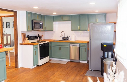 Catawba Cottage | Cottage, Axe Throwing, Fire Pit, Creek, Close to AT and TC. Fenced yard