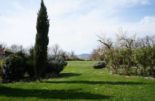 Galapian House | cottage blanchou