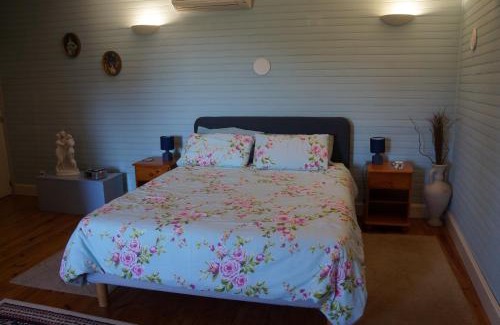 Galapian House | cottage blanchou