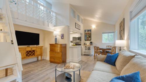Freeland House | Cottage By The Bay by AvantStay 0.5mi to Beach