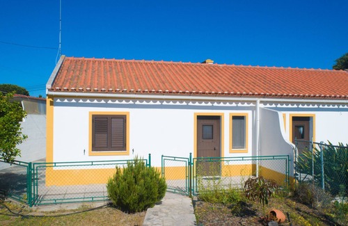 Aldeia de Brescos Cottage | Cottage 'Casas Da Lagoa - T2 Sul' with Private Garden, Balcony and Wi-Fi