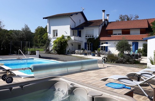Lourdes House | Cottage Coocooning Domaine de Merete 8-14 pers, 4 ears, Spa and Pool, adapted PMR