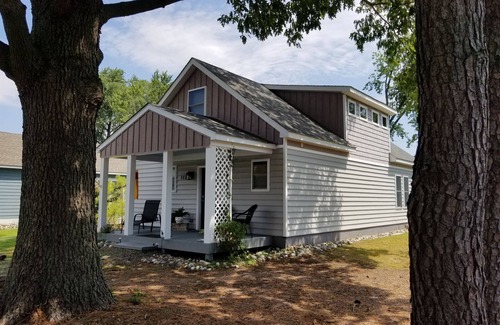 St. Michaels Cottage | Cottage downtown on a quiet street