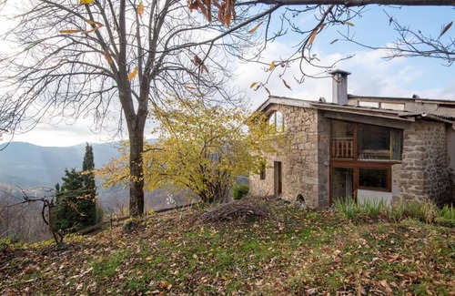 Gluiras House | Cottage "Gîte De Chapelèche Les Genêts 7 Pl" with Mountain View, Private Terrace & Wi-Fi