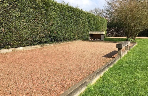 Seux House | Cottage 'Gîte Insolite Roulotte 5 Personnes' with Private Terrace, Private Garden