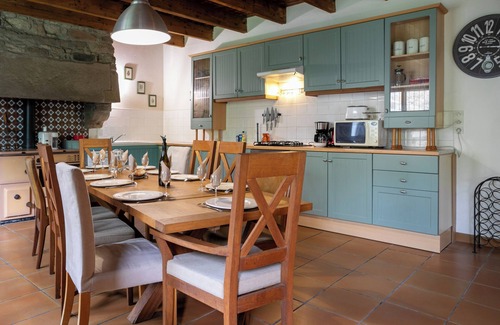 Plounerin House | Cottage 'Gîte Le Cornouaille - 10 Personnes' with Shared Pool, Shared Garden and Wi-Fi