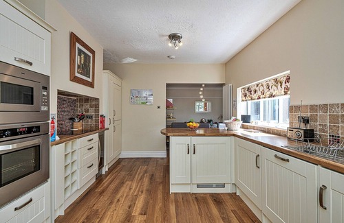 Rhos on Sea House | Cottage in Rhos-on-Sea near Sandy Beach