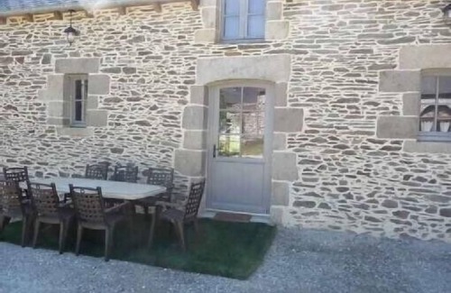 Saint-Thelo House | Cottage in the west wing of a manor at St-Thelo