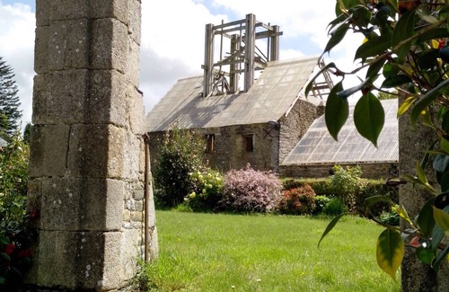 Saint-Thelo House | Cottage in the west wing of a manor at St-Thelo
