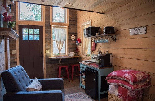Sweet Valley Cottage | Cottage in the Woods B&B - Owl's Nest - Treehouse -2mi. from falls trailhead