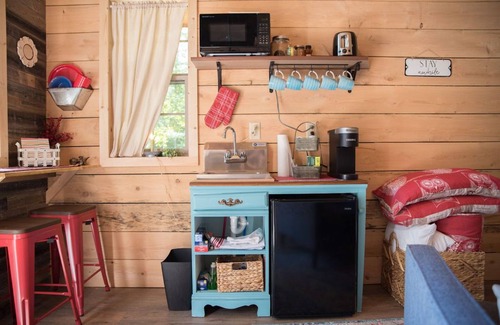 Sweet Valley Cottage | Cottage in the Woods B&B - Owl's Nest - Treehouse -2mi. from falls trailhead