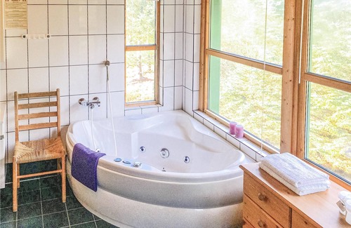 Haugesund House | Cottage just outside Haugesund in beautiful, natural surroundings overlooking the sea.