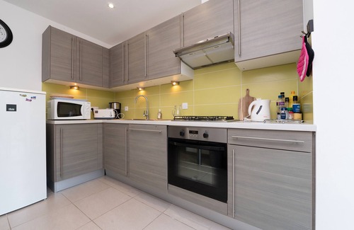 Crach Cottage | Cottage 'Le Cocon' with Private Terrace, Shared Garden and Wi-Fi