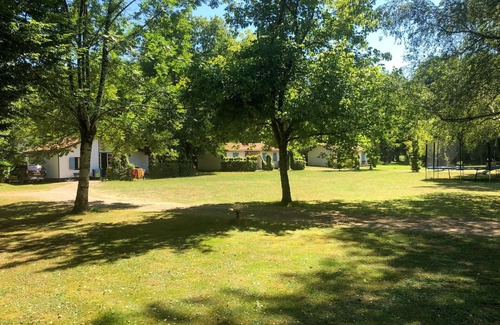 Varaignes House | Cottage 'Le Pêcheur' with Lake View, Shared Pool and Private Terrace