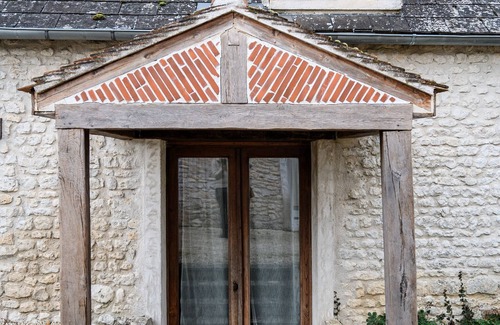 Chenou Cottage | Cottage 'Le Rosier' with Shared Garden and Wifi