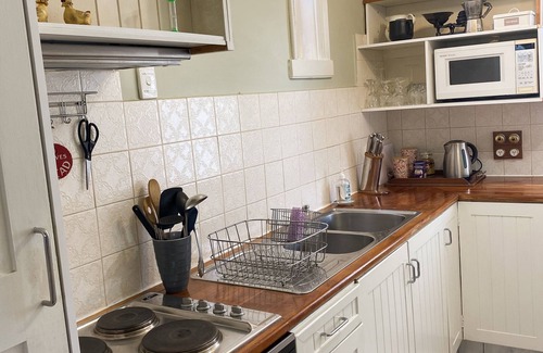 Hobart Central Business District Cottage | COTTAGE ON KING STREET SANDY BAY
